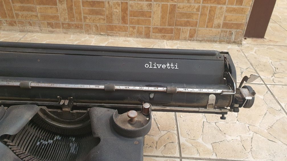 Masina de scris Olivetti M40