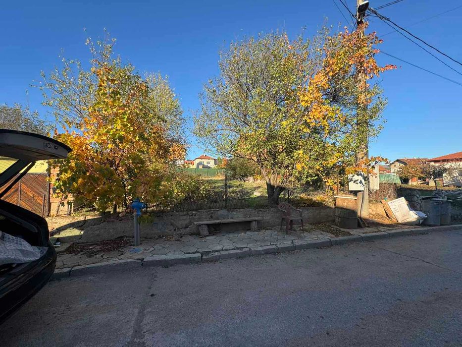 Продавам УПИ с.Подгумер