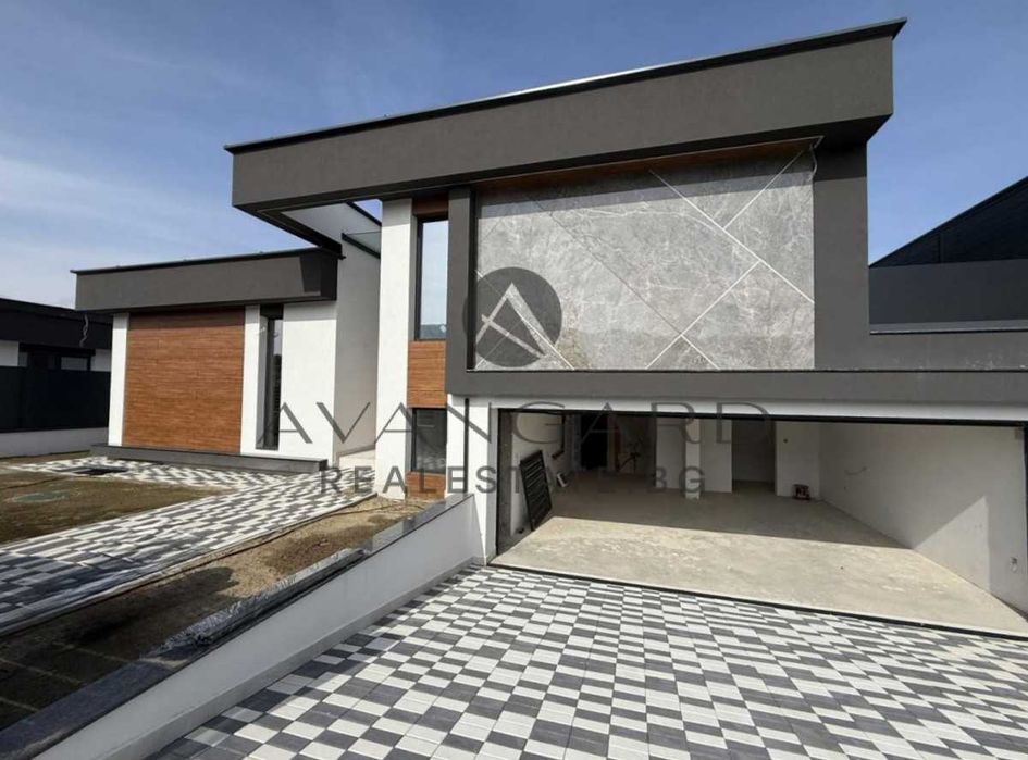 оф.16774 Двуетажна къща с панорамна гледка/ Белащица