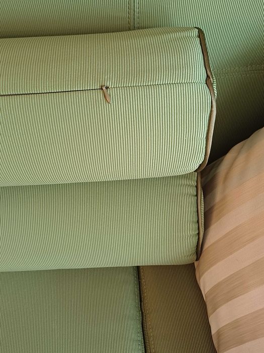 set canapea, fotoliu si 2 taburete