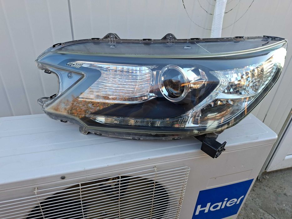 Оригинален ляв фар за Honda CRV