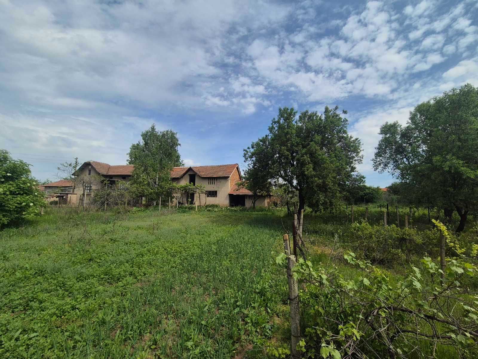 Къща област Плевен в близост до Кнежа !