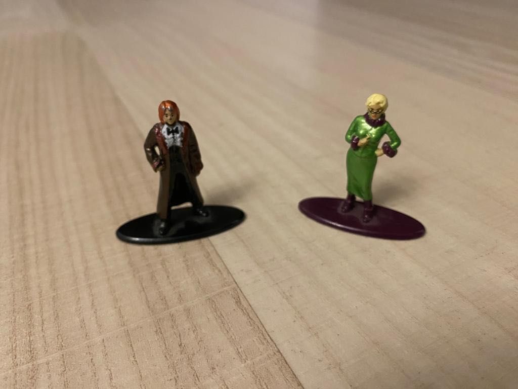 Harry Potter Set: bagheta, puzzle 1000 piese si 2 figurine metalice