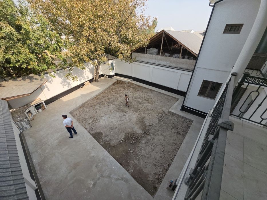 Участок махалля Чорток 3.4 сотки 6 комнат 4 санузла + холл и подвал