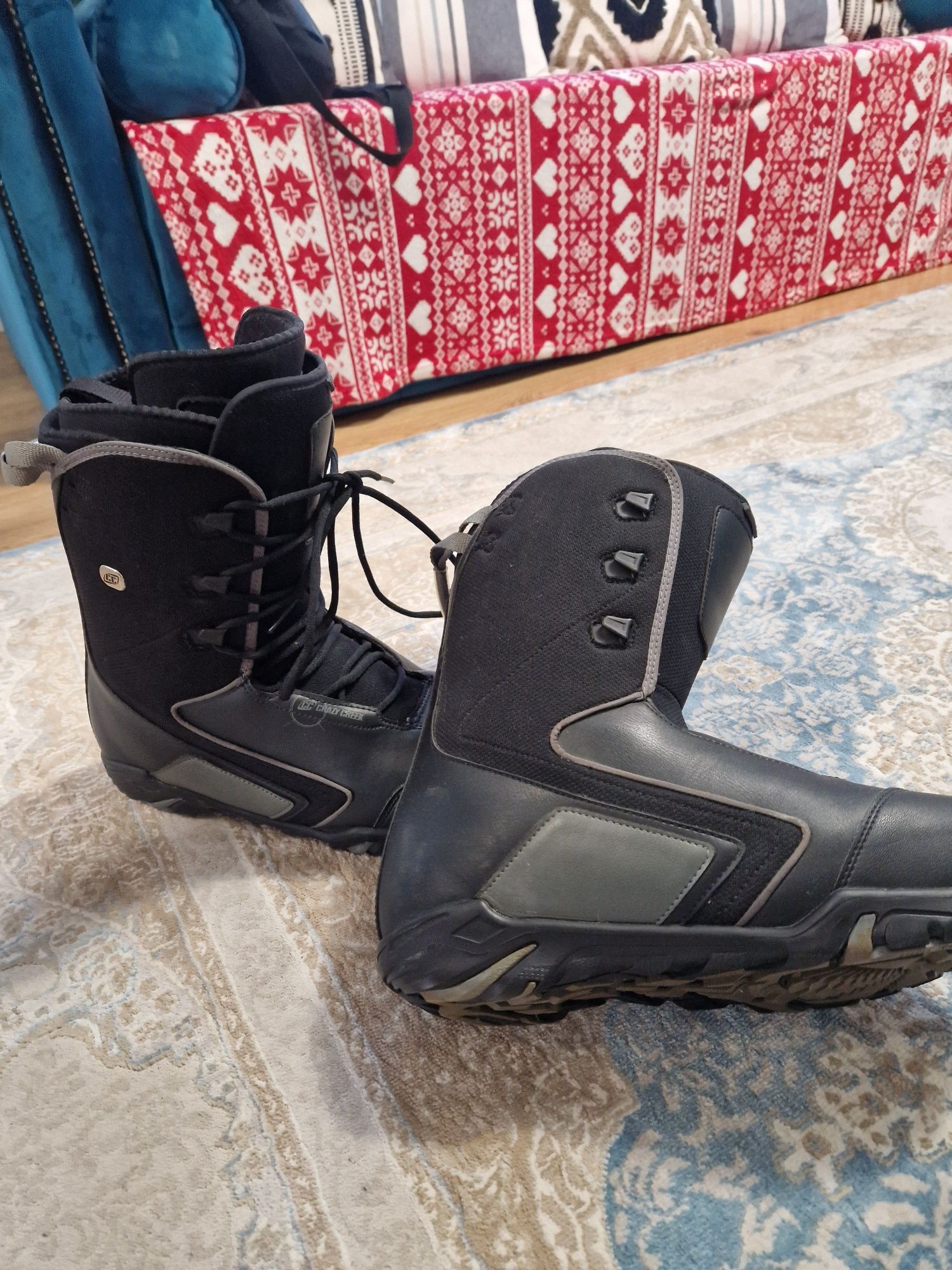 Echipament snowboard placa boots casca