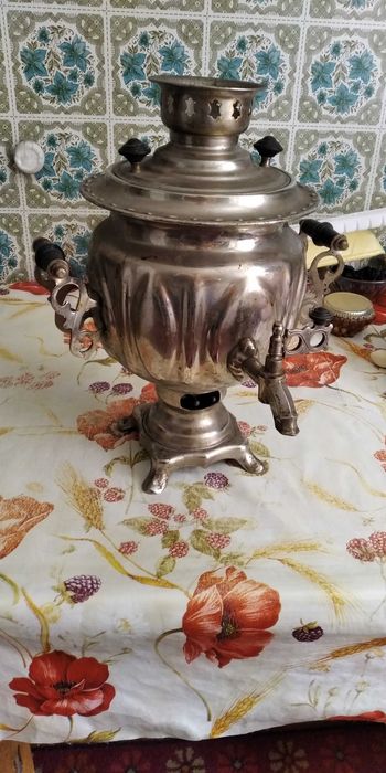 Продам самовар электрический и кувшин глиняный...