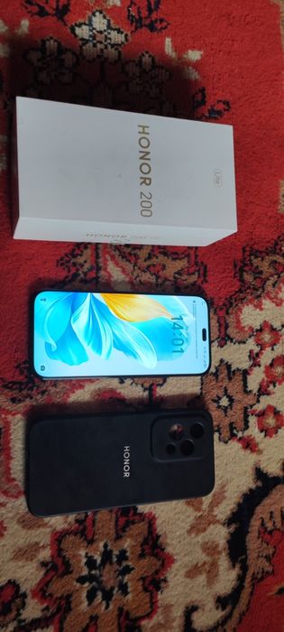 Телефон Honor 200 lite
