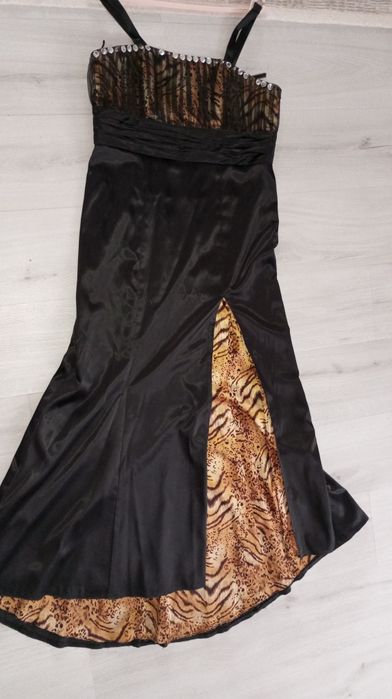 Официална сатенена рокля