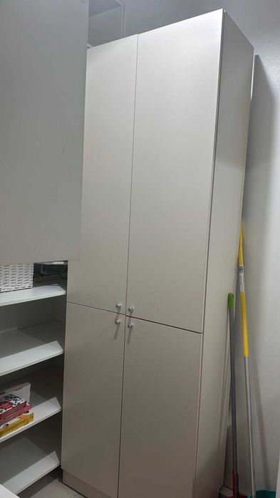 Vând mobilier farmacie complet – stare excelentă