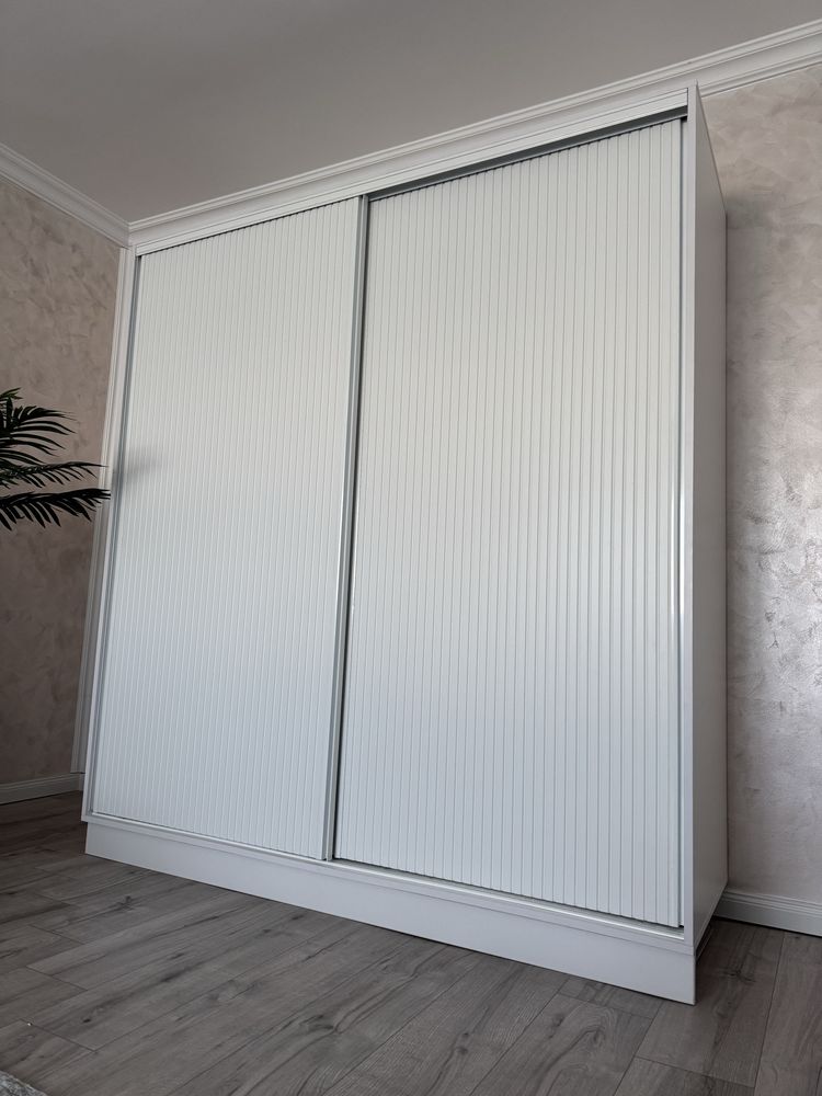 Dressing / Sifonier mdf riflat alb mat / Usi glisante