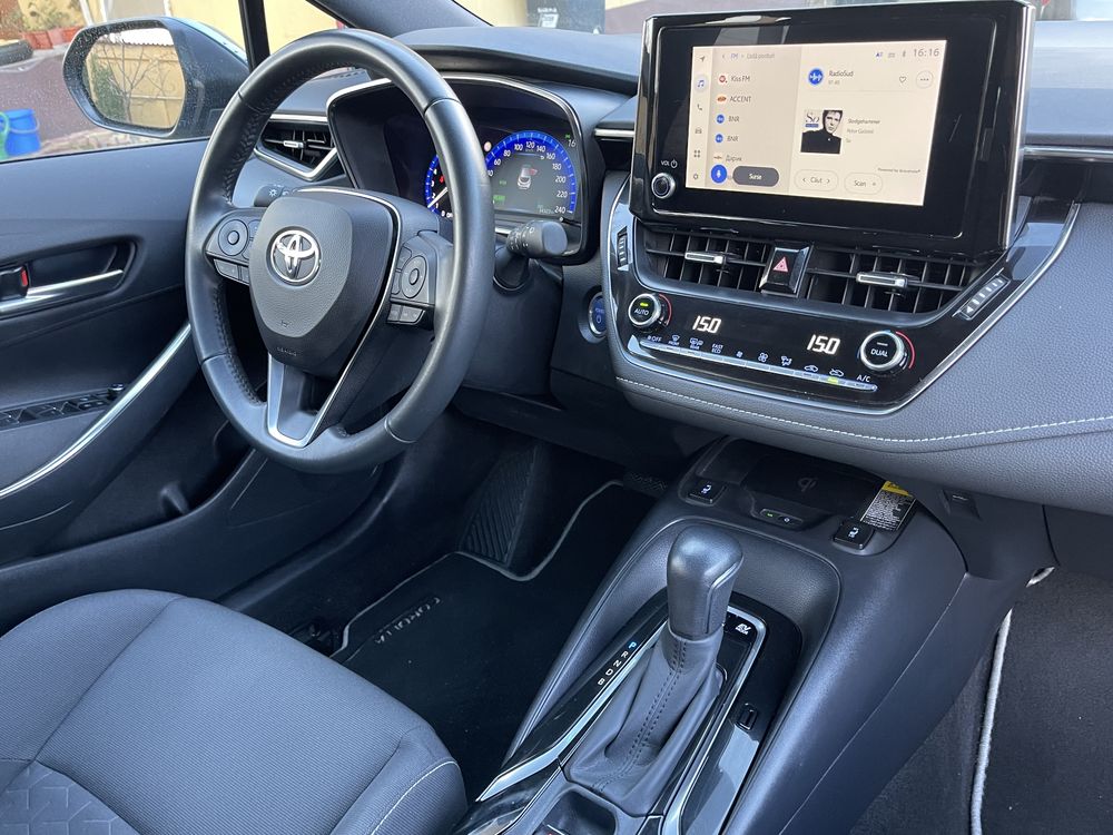 Toyota Corolla 2022 hybrid 1,8 model Bussines, baterie Li-Ion