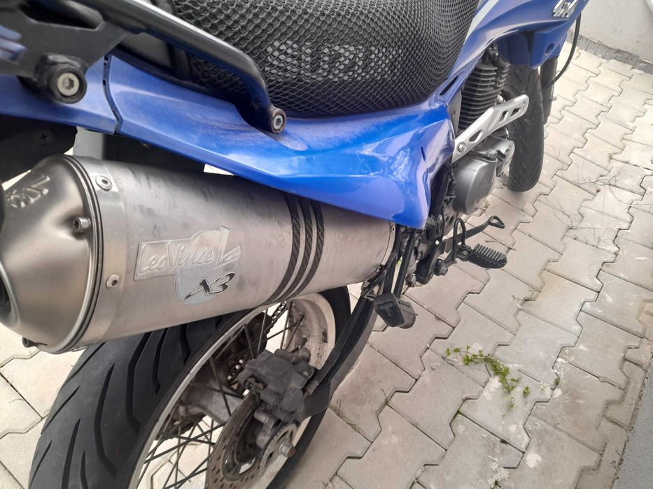 Motocicleta Suzuki DR125 SuperMoto