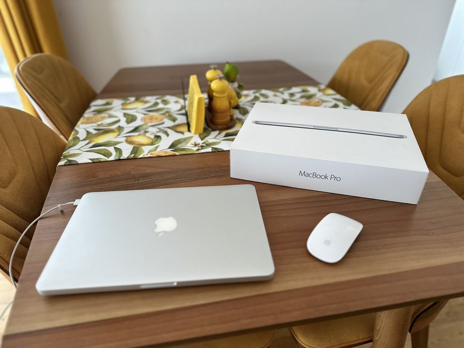 MacBook Pro Retina, 13.3" - 2015 г. + подарък Аpple magic mouse