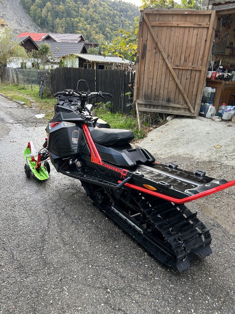 Snowmobil Lynx ski-doo brp