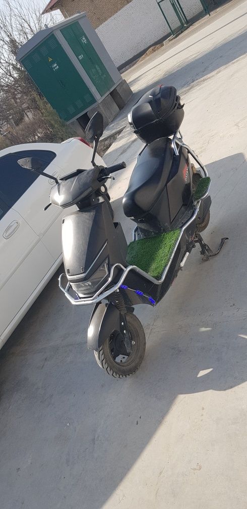 Elektra skuter naxtga