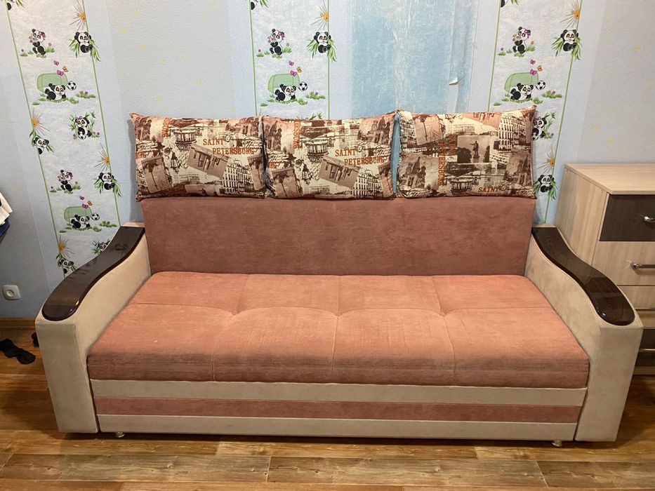 Продаю диван уютный, недорого, торг