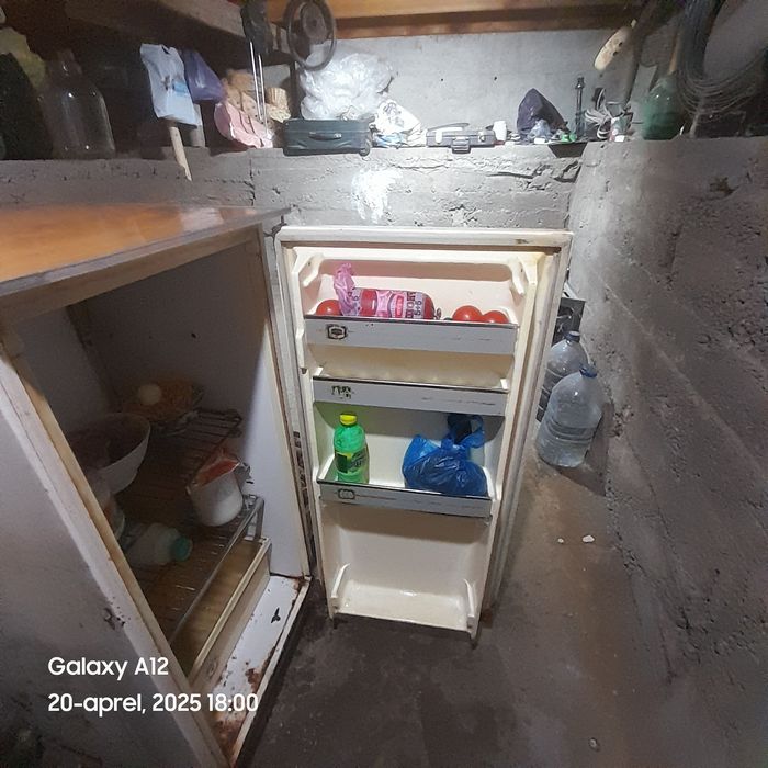 Xoladelnik ishlab turgan