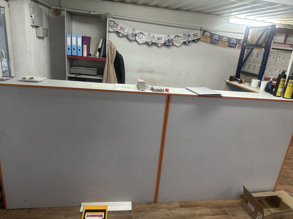 Пробам стойку офисную  ресепшен