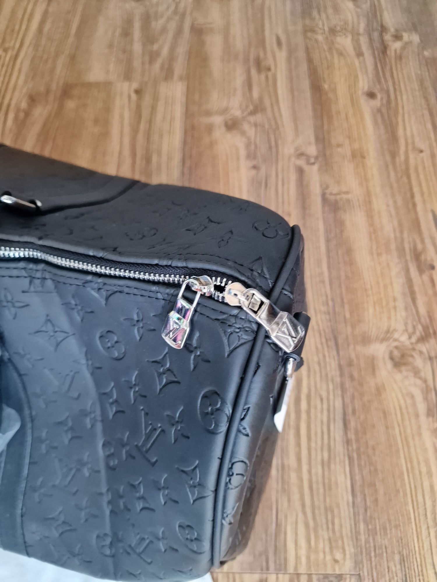 Страхотен пътнически сак LOUIS VUITTON,   среден размер