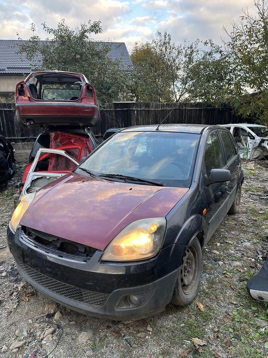 Dezmembrez ford fiesta 1.4 tdci