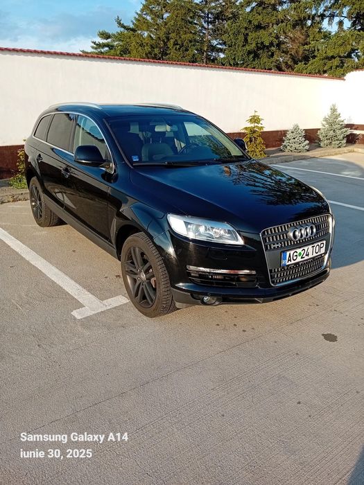 Vând Audi Q7 4X4 7 locuri