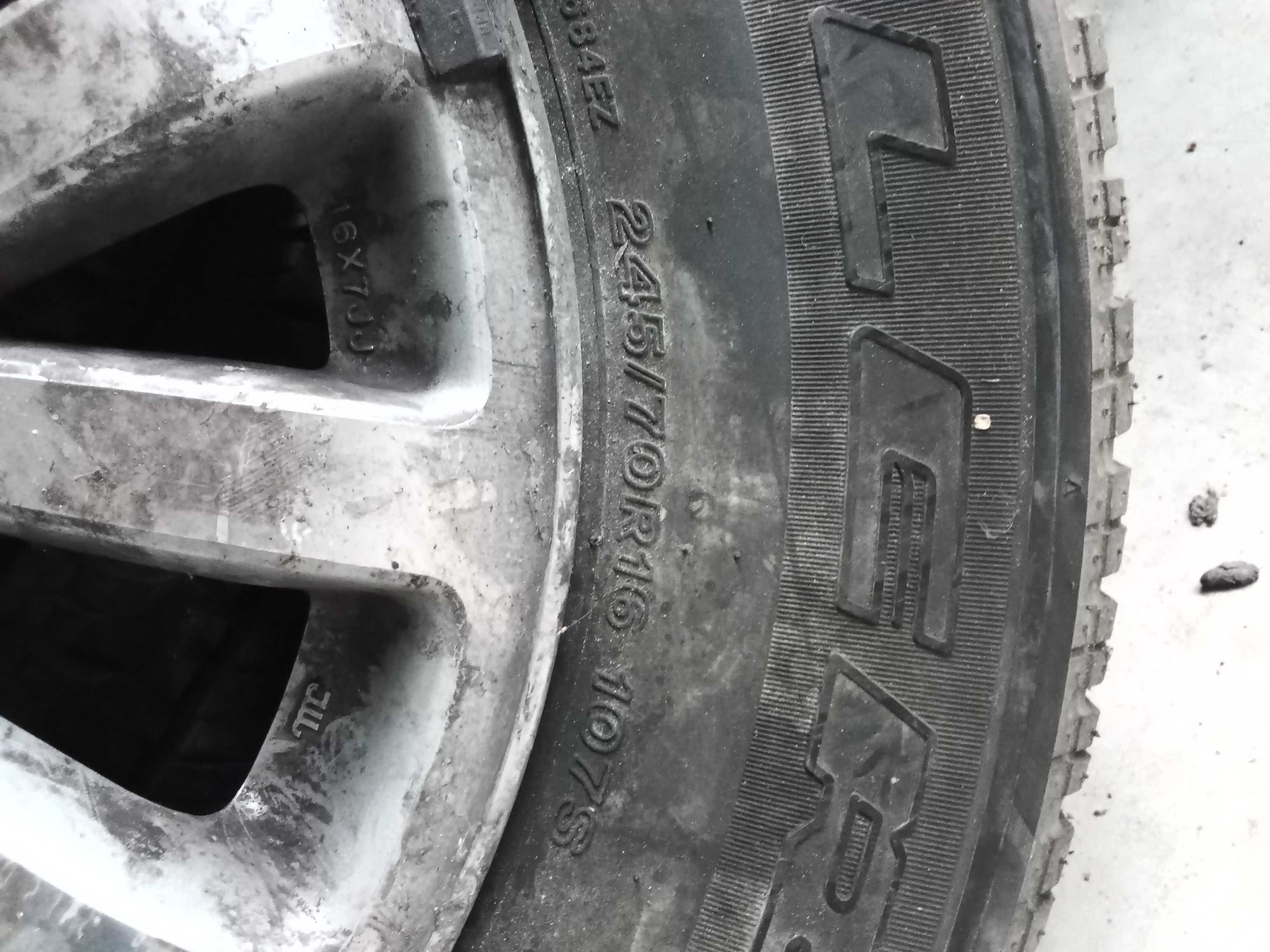 Джанти с гуми за джип ISUZU Bridgestone 245/70/16