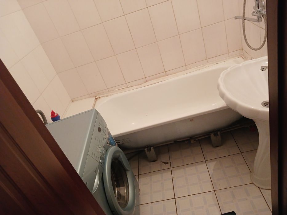 Сдам  квартиру  1 комнату  района  энергетик  4 этаж