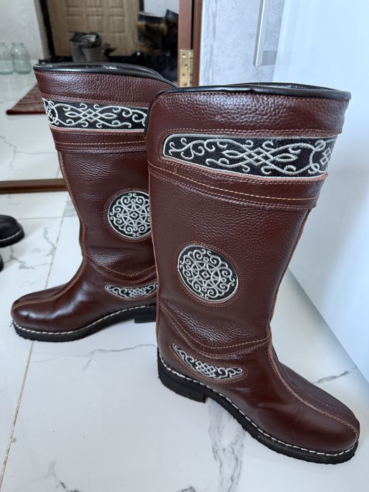 Натуралный кожанный унты с Монголий все размеры есть