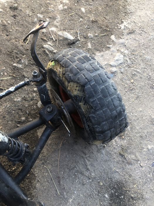 Vand atv de 49 defect si 2 roti sparte
