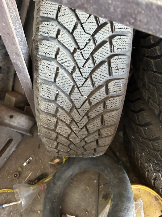 Продам зимные резины 195х55х15 лепучка новый