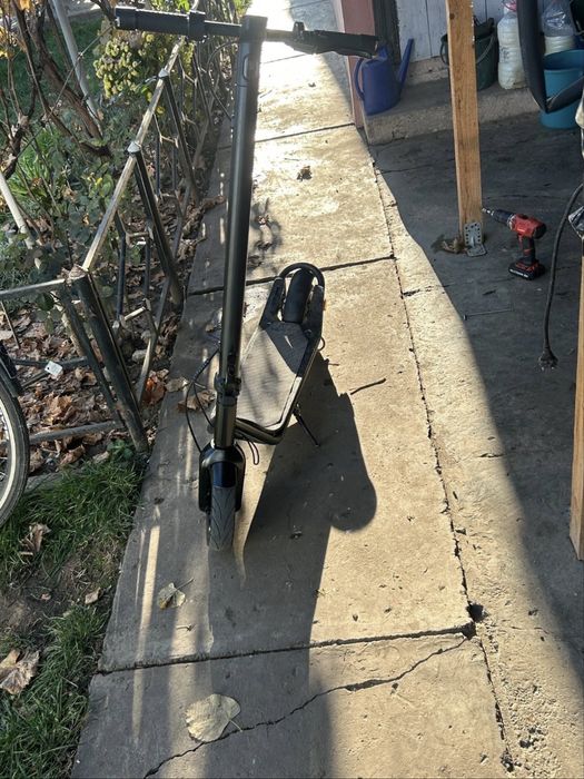 vând trotineta electrica în stare perfecta