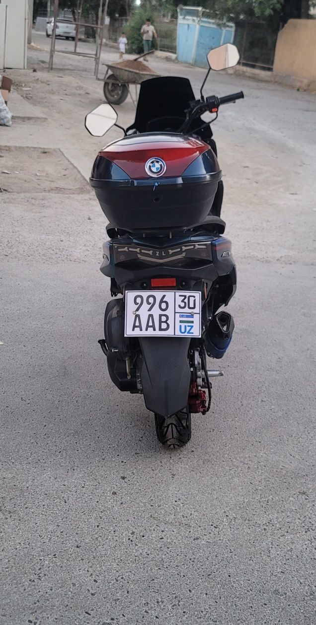 Skutr sotiladi original