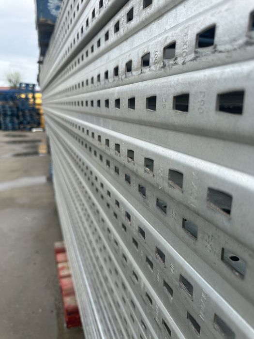 Rafturi metalice in stoc