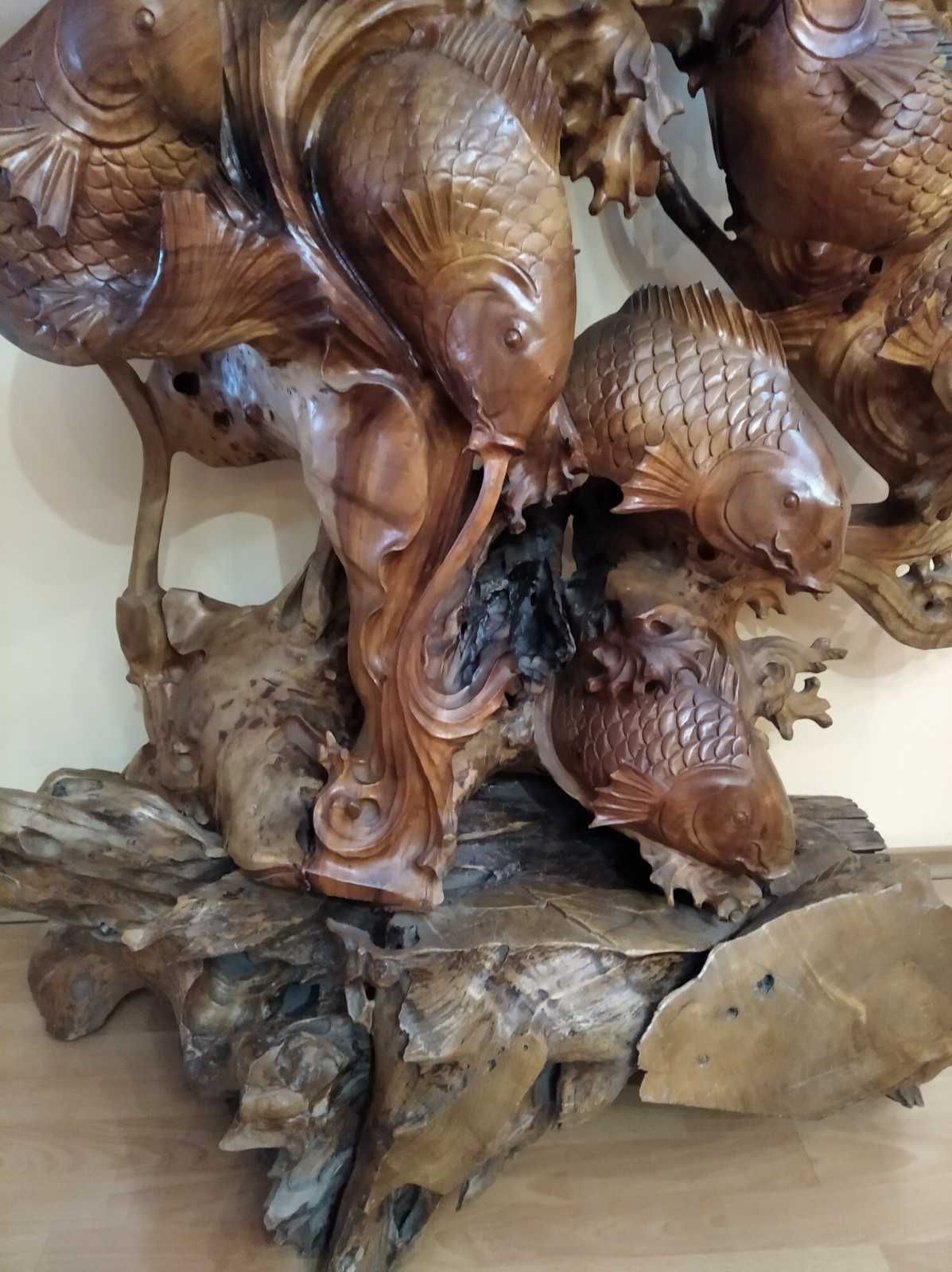 художественная резная композиция из дерева  9 рыб  среди кувшинок