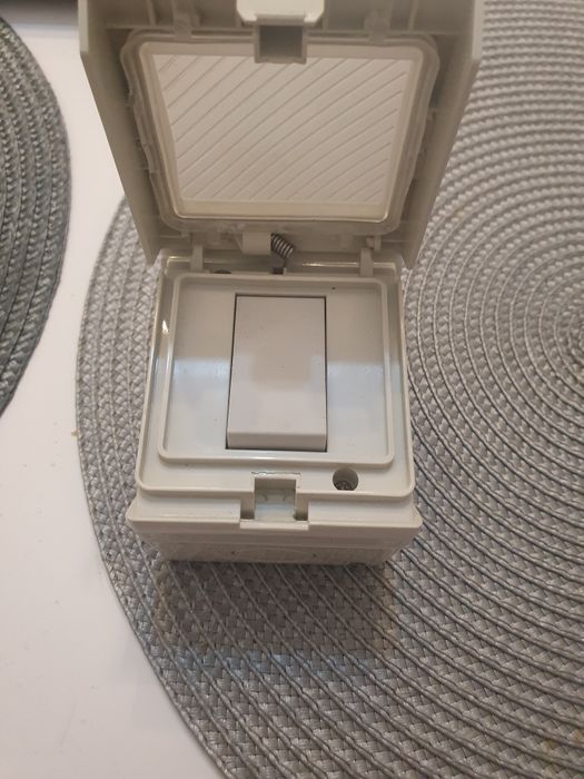 Vând întrerupător exterior