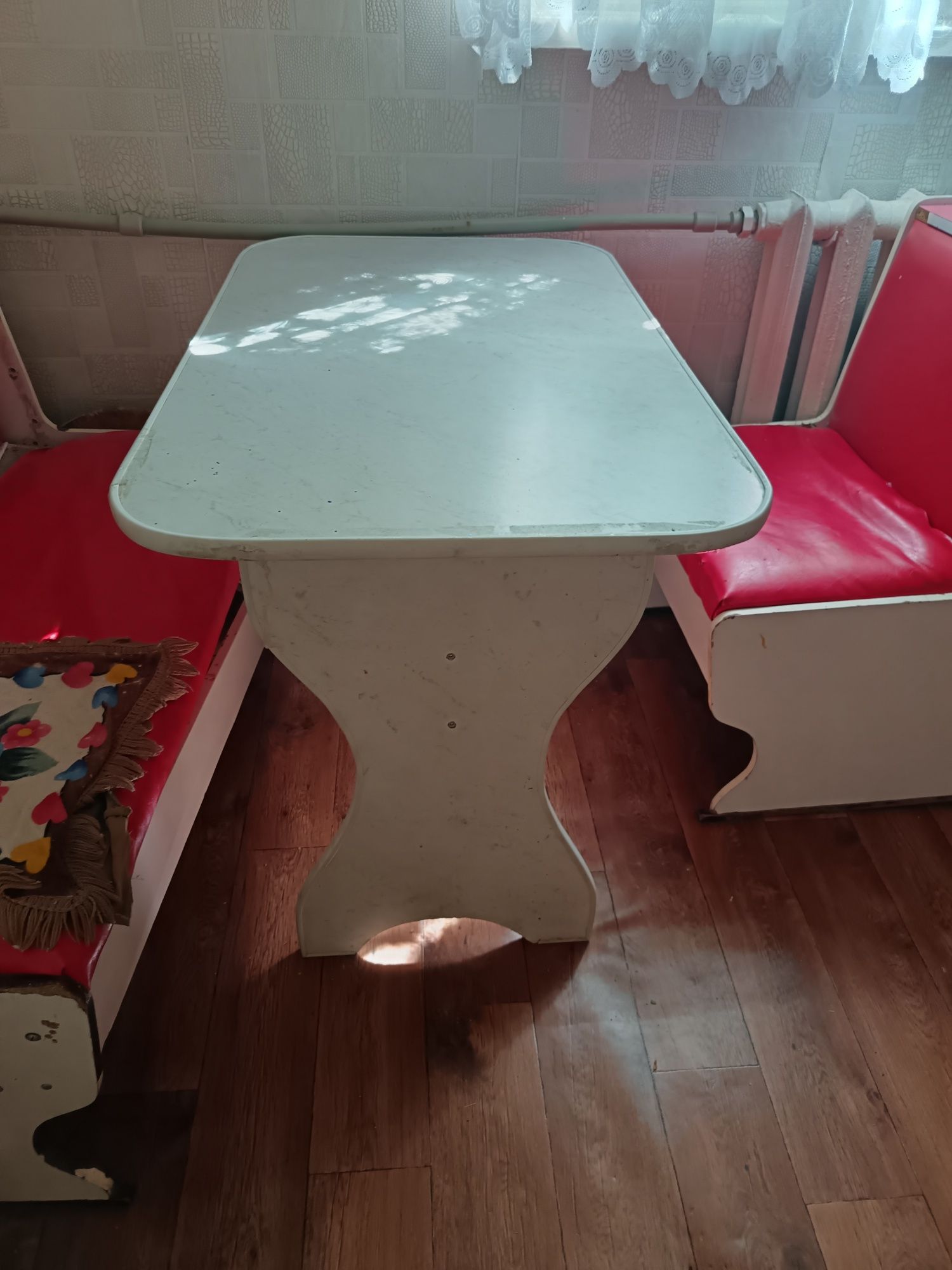 Продам стол кухонный