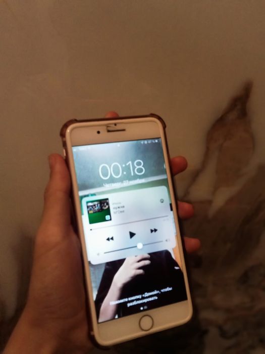Продам Iphone 7+
