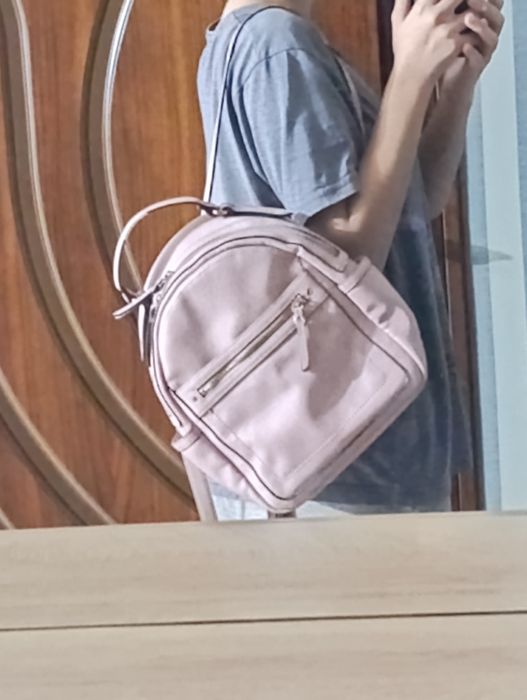 Розовая сумка с золотым замком