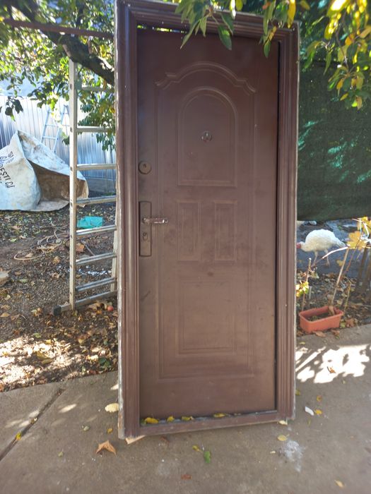 Ușa metalica culoare stejar