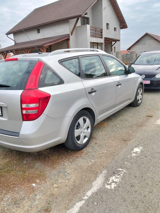 Vând Kia CEED   2010