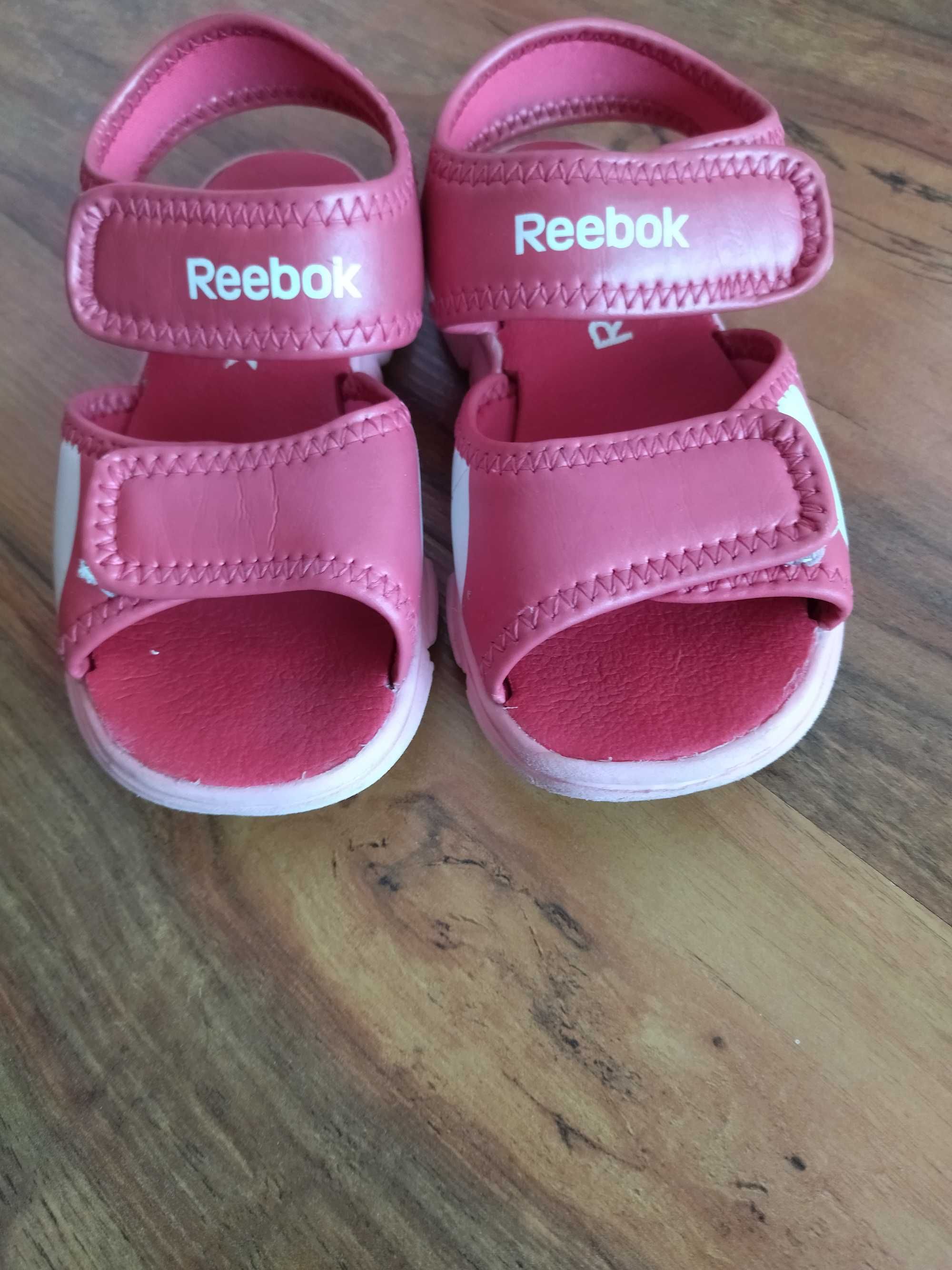 Сандалки REEBOK.