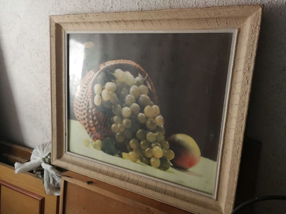 Красива винтидж картина - Натюрморт с грозде и масивна рамка