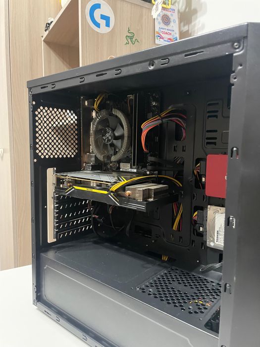 Компьютерный комплект 4-в-1: ПК, монитор, клавиатура, мышь