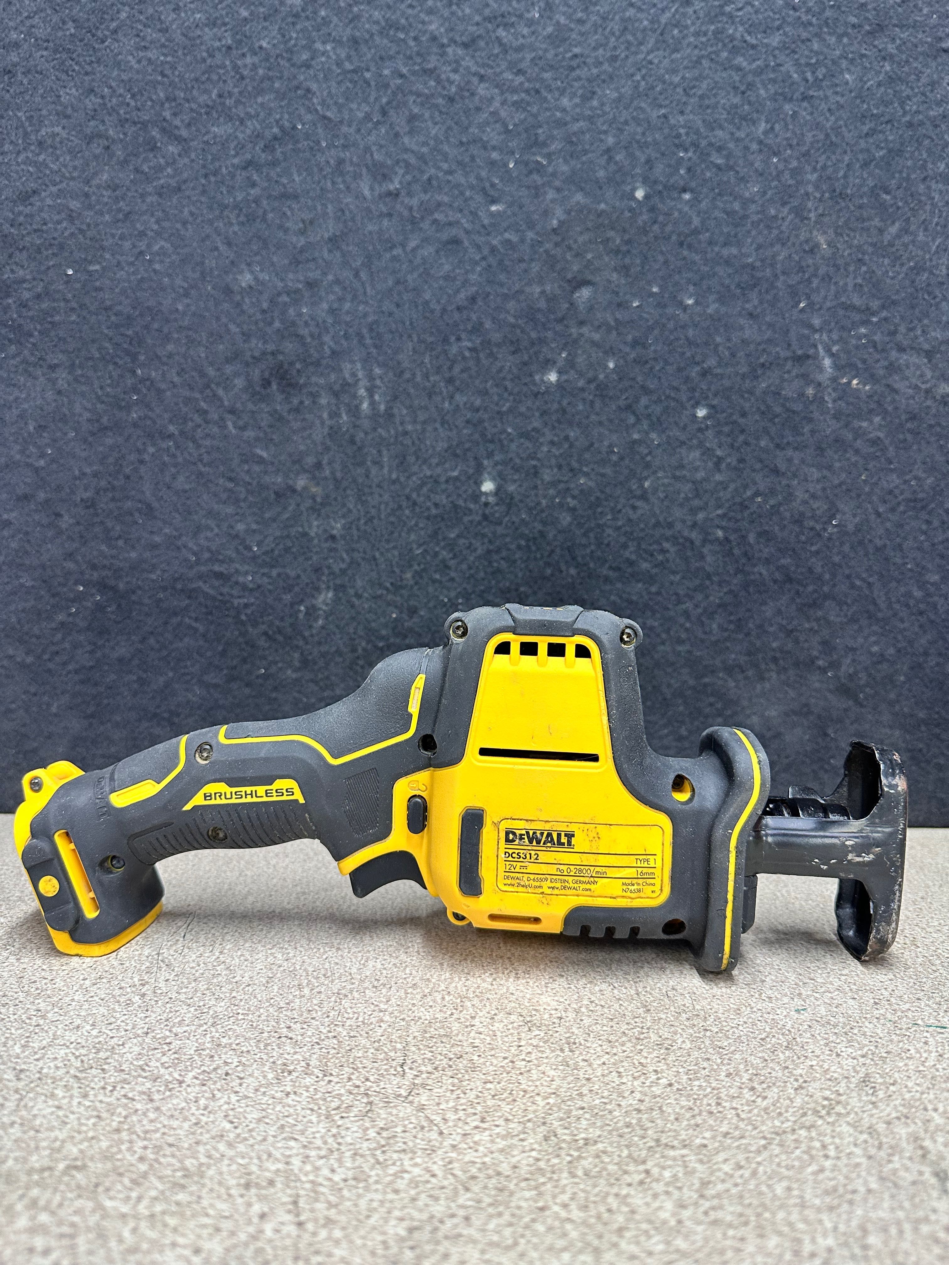 Акумулаторен безчетков прав трион DEWALT DCS312 12v