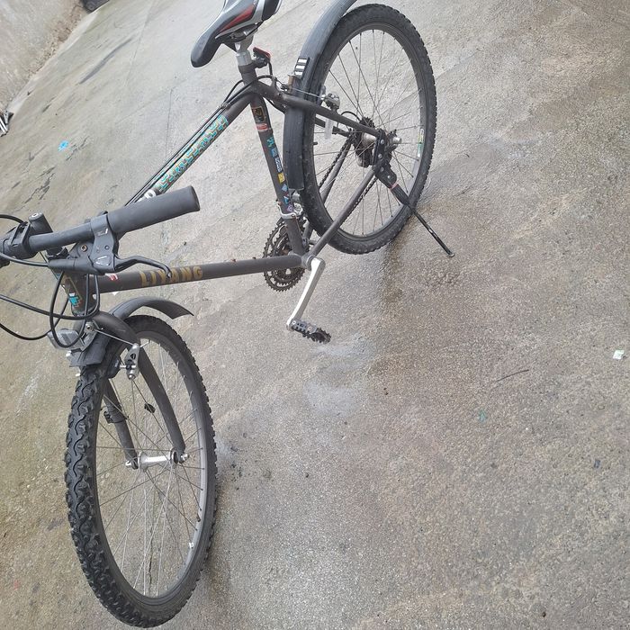 vând bicicleta  foarte bună