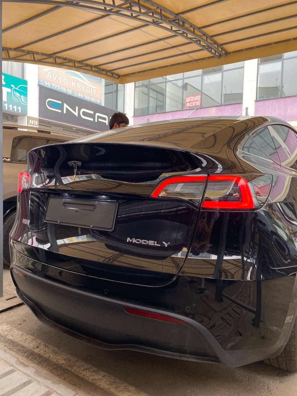 Tesla model Y 2023