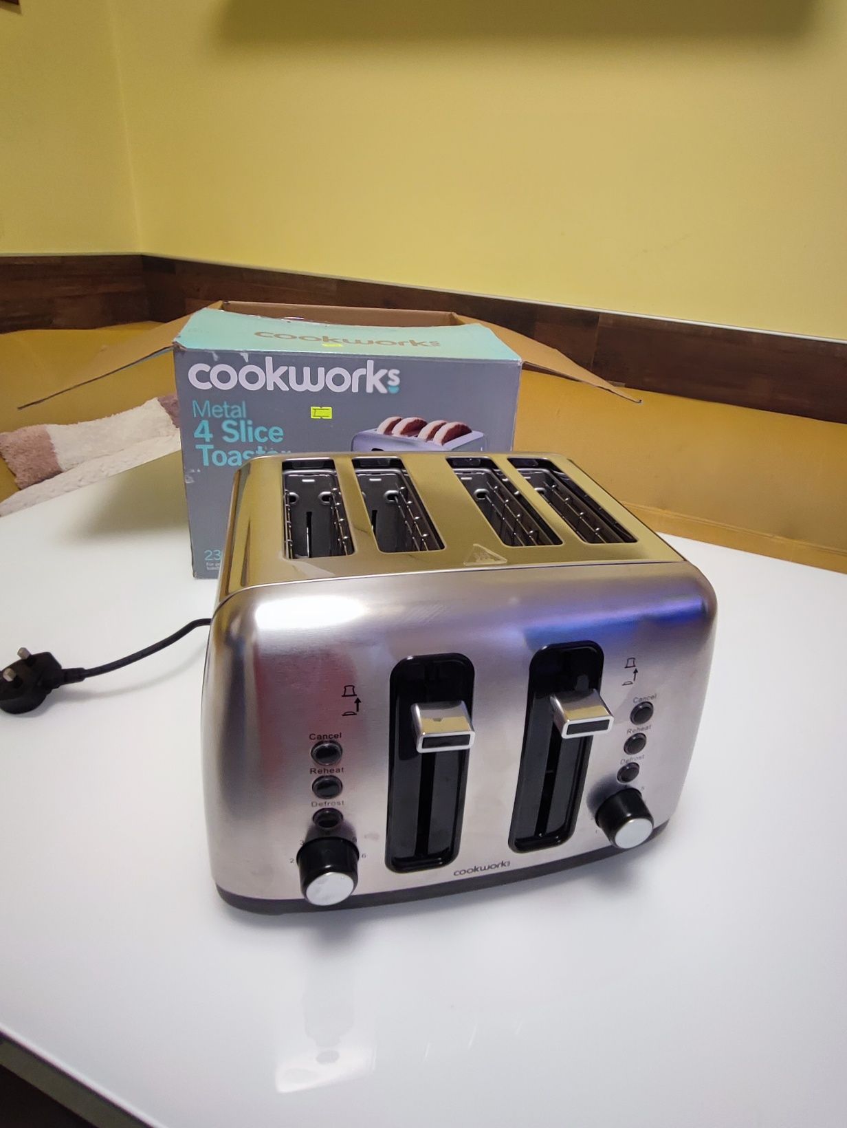 Тостер с 4 места COOKWORKS нов