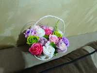 Ръчно изработени кошнички с рози