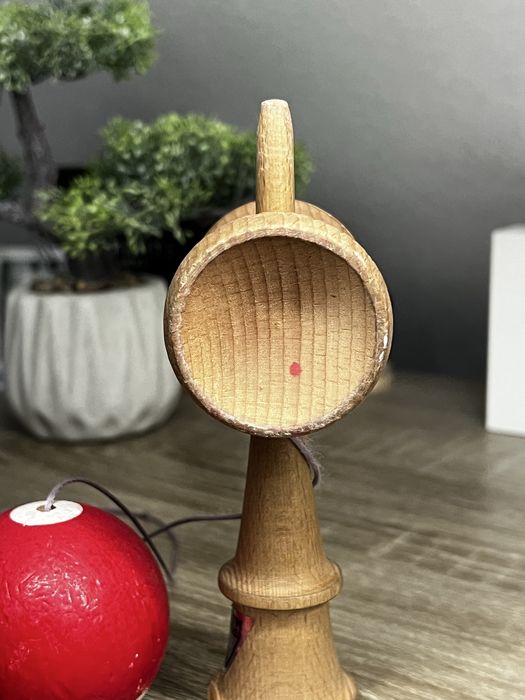 Kendama Krom cu semnătura lui Xremus