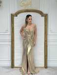 Rochie aurie, rochia anului 2025